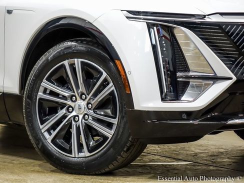 New 2025 Cadillac Lyriq Luxury image 3