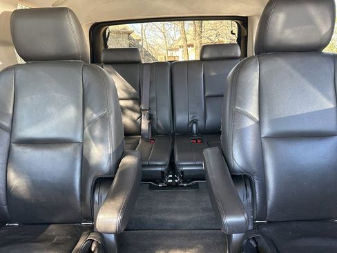 Used 2013 Cadillac Escalade Luxury image 22