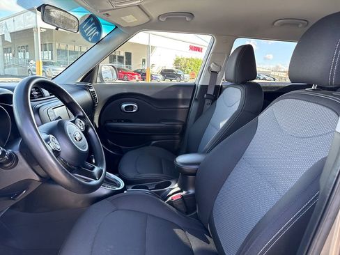Used 2017 Kia Soul + FWD image 16