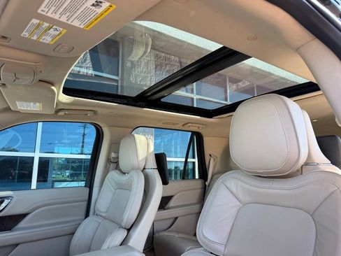 Used 2018 Lincoln Navigator Reserve w/ Technology Package AWD/4WD image 15