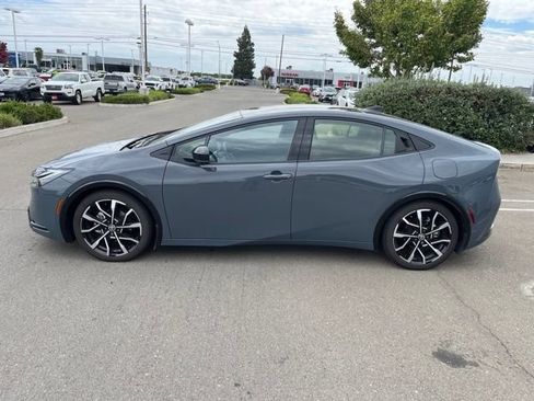 Used 2024 Toyota Prius Prime Premium w/ Advanced Technology Package FWD image 8