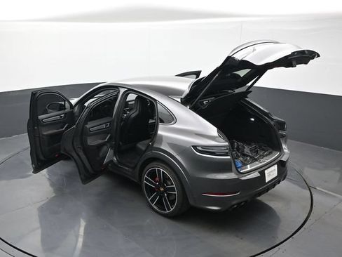Certified 2023 Porsche Cayenne GTS AWD/4WD image 28
