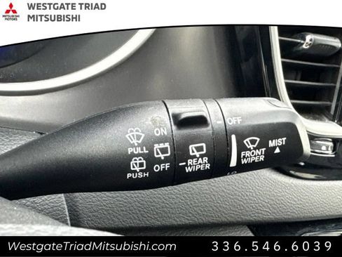 Used 2026 Chrysler Pacifica Select FWD image 13