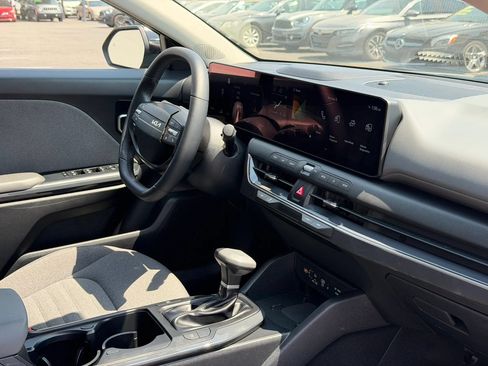 Used 2025 Kia K4 EX FWD image 32