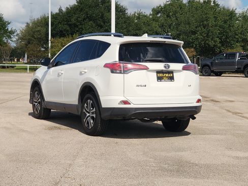 Used 2017 Toyota RAV4 LE FWD image 4