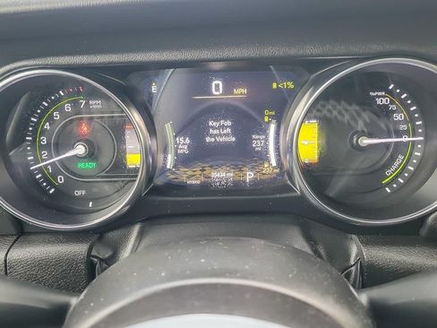 Used 2022 Jeep Wrangler Unlimited Sahara w/ Cold Weather Group AWD/4WD image 11