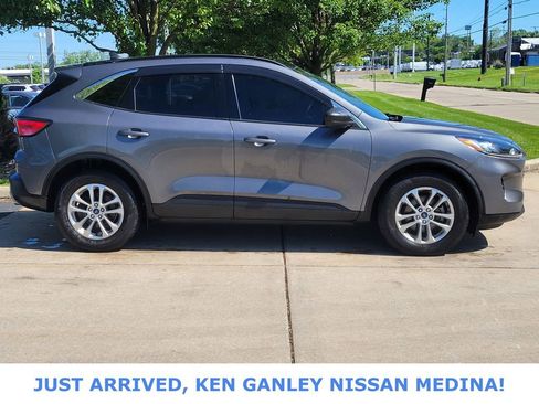 Used 2022 Ford Escape SE w/ Cold Weather Package AWD/4WD image 2
