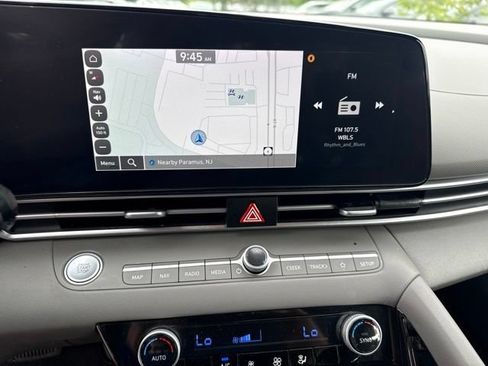 Used 2023 Hyundai Elantra SEL w/ Convenience Package FWD image 5