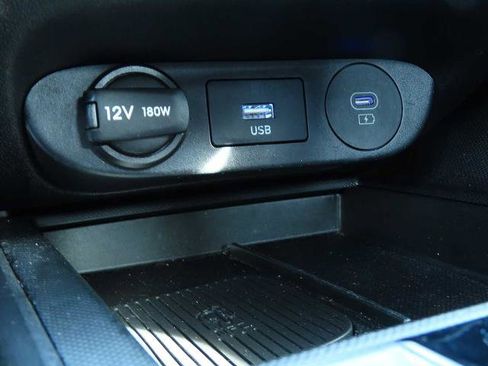 Used 2024 Hyundai Elantra Limited image 30