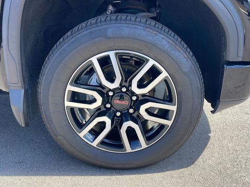 Used 2021 GMC Sierra 1500 AT4 w/ AT4 Value Package AWD/4WD image 9