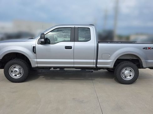 Used 2022 Ford F250 XL w/ Power Equipment Group AWD/4WD image 2