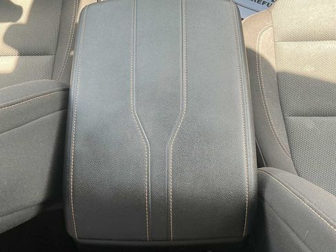 Used 2020 Chevrolet Traverse LT FWD image 19