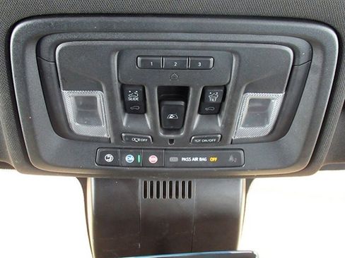 Used 2022 Chevrolet Silverado 1500 ZR2 w/ Technology Package image 37