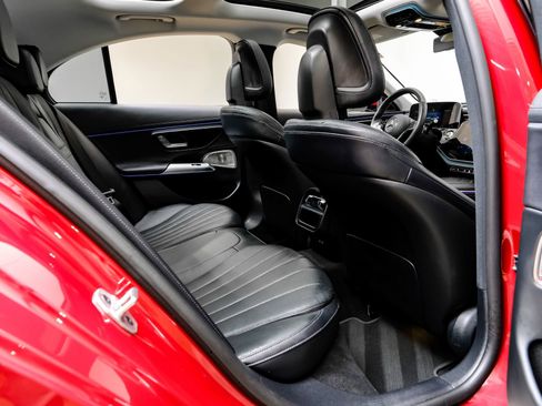 Used 2025 Mercedes-Benz E 350 Sedan image 37