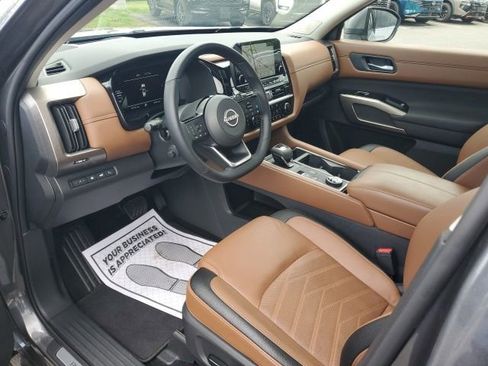 Certified 2025 Nissan Pathfinder Platinum w/ Cargo Package AWD/4WD image 27