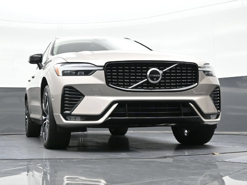 Certified 2024 Volvo XC60 B5 Plus AWD/4WD image 35
