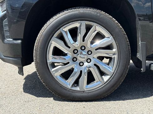 Used 2019 Chevrolet Silverado 1500 High Country w/ High Country Premium Package AWD/4WD image 8