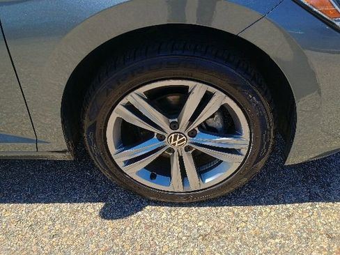 Used 2024 Volkswagen Jetta SE FWD image 9