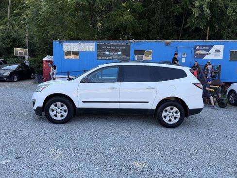 Used 2017 Chevrolet Traverse LS AWD/4WD image 2