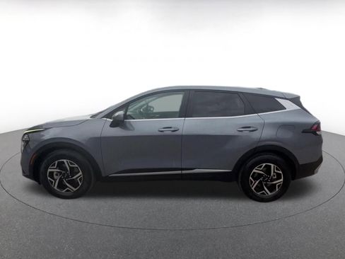 Used 2025 Kia Sportage LX FWD image 9