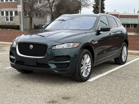 Used 2018 Jaguar F-PACE Prestige image 3