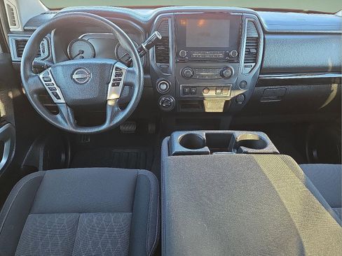 Used 2024 Nissan Titan SV image 11