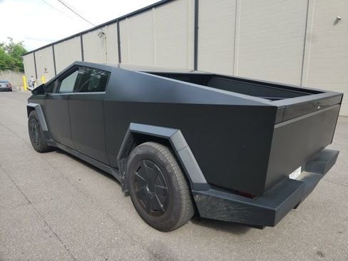 Used 2024 Tesla Cybertruck AWD Crew Cab image 5