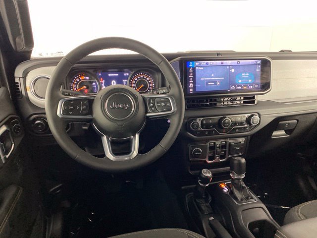 Used 2026 Jeep Wrangler Unlimited Sahara AWD/4WD image 22
