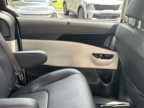 Certified 2023 Kia Carnival SX Prestige FWD image 19