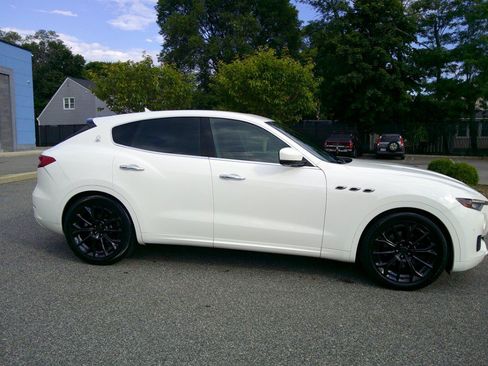 Used 2019 Maserati Levante AWD/4WD image 58