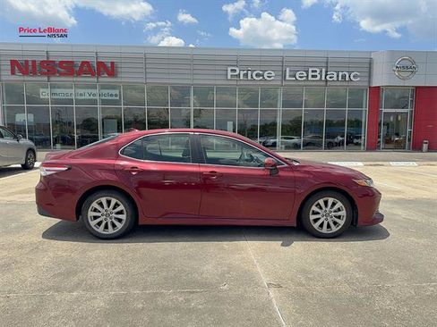 Used 2019 Toyota Camry LE w/ Convenience Package FWD image 5