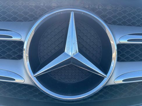 Certified 2017 Mercedes-Benz E 300 4MATIC image 9