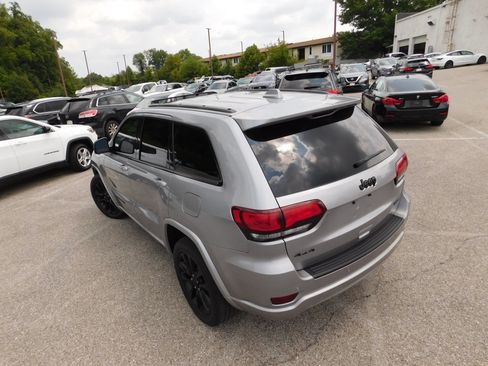 Used 2020 Jeep Grand Cherokee Altitude AWD/4WD image 7