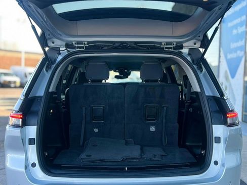 Used 2023 Jeep Grand Cherokee L Laredo image 8