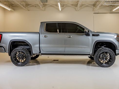 Used 2025 GMC Sierra 1500 Denali Ultimate AWD/4WD image 11
