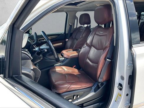 Used 2017 Cadillac Escalade ESV Luxury RWD image 24