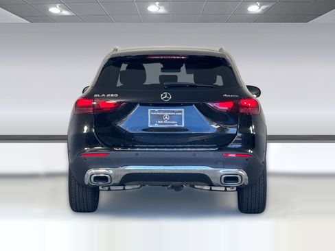 Used 2025 Mercedes-Benz GLA 250 4MATIC image 9