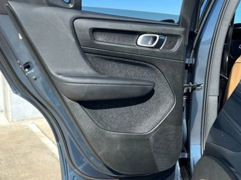 Used 2019 Volvo XC40 T5 Inscription image 15