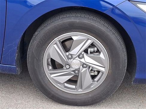 Used 2025 Hyundai Elantra SE image 8