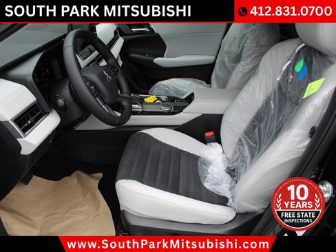 New 2025 Mitsubishi Outlander SE image 11