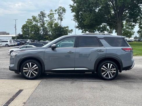 Used 2025 Nissan Pathfinder Platinum AWD/4WD image 8