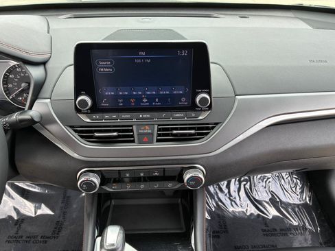 Used 2024 Nissan Altima 2.5 SR FWD image 18