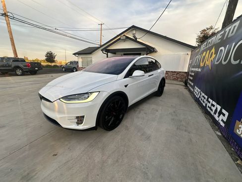Used 2018 Tesla Model X 75D AWD/4WD image 15