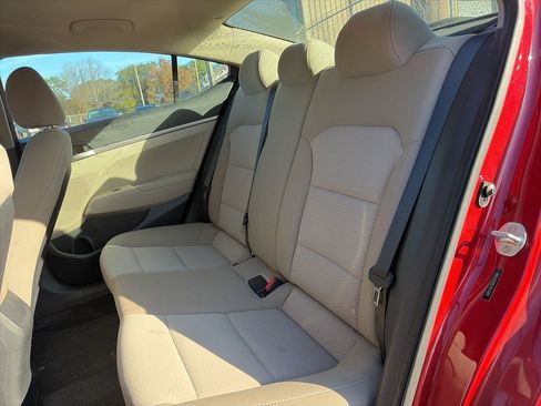 Used 2019 Hyundai Elantra SE image 11