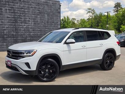 Used 2023 Volkswagen Atlas SE w/ Black Wheel Package