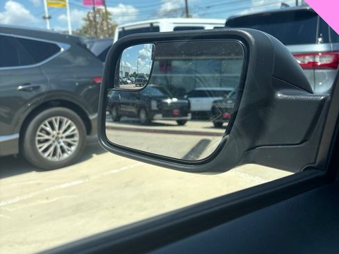Used 2018 Ford Explorer XLT FWD image 11