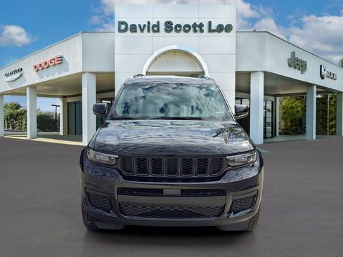Used 2025 Jeep Grand Cherokee L Altitude image 2