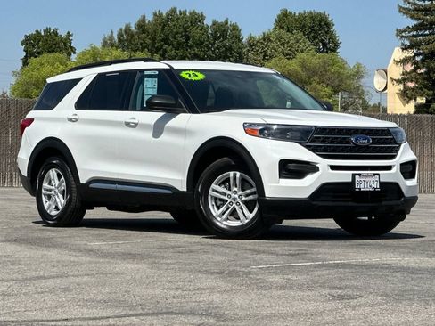 Certified 2024 Ford Explorer XLT RWD image 1
