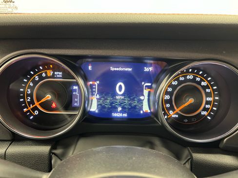 Used 2023 Jeep Gladiator Mojave w/ Cold Weather Group image 21