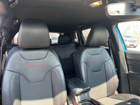 Used 2025 Jeep Compass Trailhawk AWD/4WD image 35